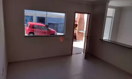 Sobrado na Vila Alpina com fino acabamento com 2 suítes, 2 vagas.