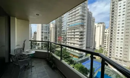 Apartamento de 220 m², 4 suítes, 2 suítes  com vista eterna para o quarteirão tombado (face norte),