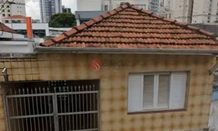 Terreno com casa térrea no Tatuapé em rua sem saída.