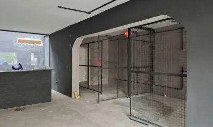 Terreno para venda de 187 metros ou salão comercial para alugar.