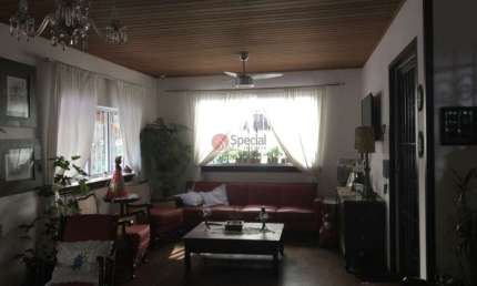 Sobrado na liberdade ao lado dos principais hospitais de São Paulo.
