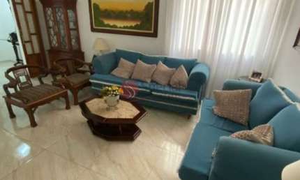 Apartamento no Centro todo reformado com fino acabamento, 3 dormitórios, 1 suíte, 3 banheiros.