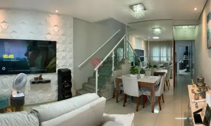 Sobrado à venda no Jardim Colorado com 2 suítes e 2 vagas.