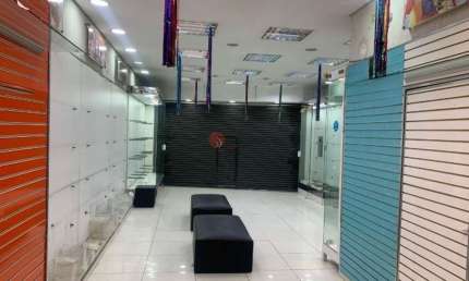 Prédio comercial na Vila Formosa com salão e sobreloja para comprar e alugar.