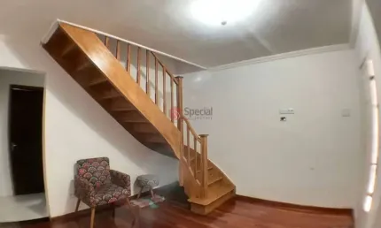 Sobrado Reformado  à venda com 2 dormitórios e  2 banheiros, 80m² na Aclimação.