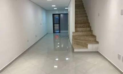 Sobrado novo à venda na Penha de 135 m², 3 dormitórios, 1 suíte, 2 vagas de garagem.