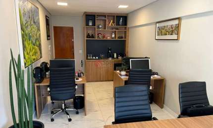 Sala comercial no Tatuapé de 28 m², 1 banheiro e  1vaga de garagem.