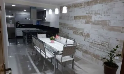Sobrado na Penha com 3 quartos, 1 suíte e 4 vagas com 270 m²