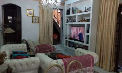 Casa bem localizado 500 metros da Praça da Vila Formosa.
