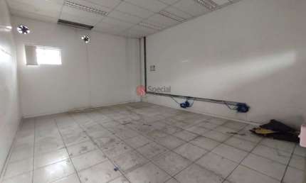 Prédio comercial para compra pu locação em frente ao Metrô com 1522 metros.