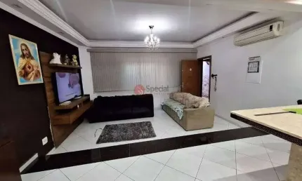 Sobrado de 180 m² no Aricanduva com 3 quartos e 3 banheiros 1 suíte à venda.