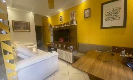 Casa em condomínio na Penha  com 2 suítes e 1 vaga de garagem.