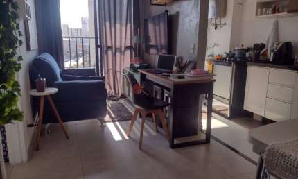 Apartamento na Vila Fomrosa com 1 dormitório, pronto para morar.