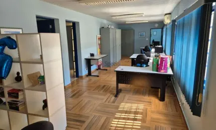 Casa térrea  comercial à venda na Vila Carrão com 180 metros.