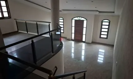 Sobrado na Mooca com 380 metros, 4 quartos,  3 suítes, churrasqueira, 4 vagas, entrada lateral