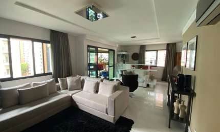Apartamento no miolo do Tatuapé, mobiliado com 3 suítes e 5 vagas.
