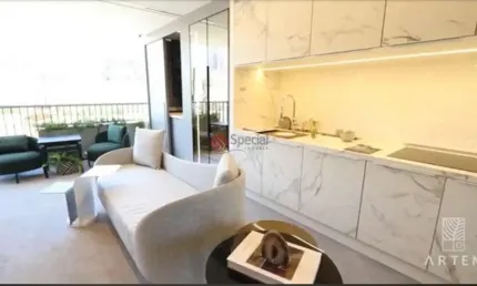 Apartamento em frente ao shopping, com 2 quartos, 1 suíte e 2 vagas