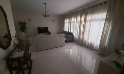Casa térrea na Vila Formosa de 10,x25 com 250 metros de terreno.