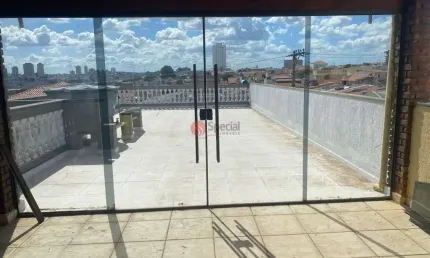 Sobrado na água rasa com terraço e churrasqueira, 3 quartos, 1 suíte e 2 vagas.