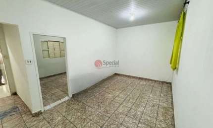 Casa com térrea à venda com 2 vagas e 2 banheiros à venda, 70 metros.