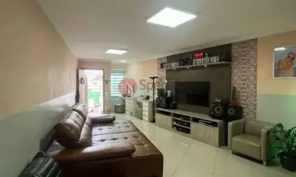 Sobrado à venda de 135 metros com 3 suítes na Vila Formosa.