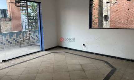 Prédio comercial com 1800 m² próximo ao Shopping Anália Franco.