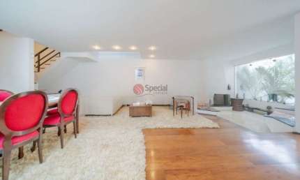 Sobrado na Mooca com 4 dormitórios, 6 banheiros à venda com  350 m².