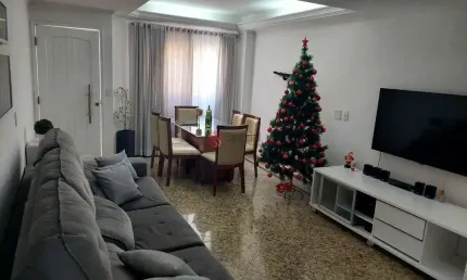 Sobrado em condomínio fechado na Vila Formosa com porteira fechada.