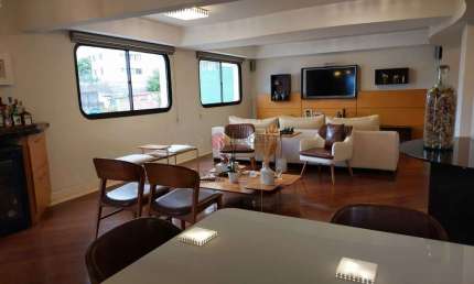 Amplo apartamento em  excelente localização no Anália Franco.
