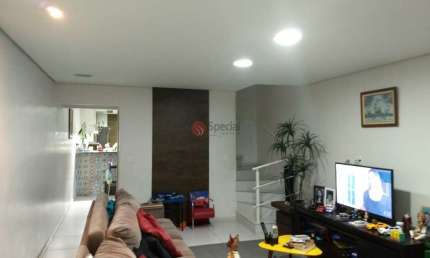 Sobrado à venda na Vila Matilde de 3 quartos e 2 vagas de garagem.