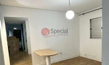 Casa térrea à venda na Vila Carrão, residencial e comercial com saída para 2 ruas.