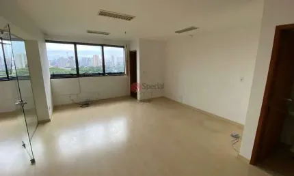 Sala comercial para locação ao lado do metrô carrão.