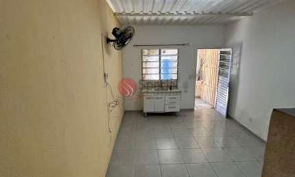 Casa térrea no Tatuapé, 30 metros, 1 dormitorio, 1 banheiro,  próximo ao Metrô Carrão .