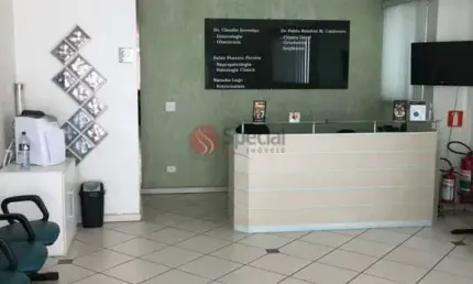 Prédio comercial no tatuapé com 6 salas e 2 vagas .