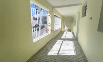 Casa térrea na Vila Invernada com 1 dormitório e 1 vaga.