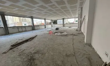 Salão comercial, com 300 metros de área construída, próximo ao metrô carrão.