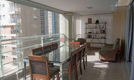 Apartamento no Tatuapé, 4 suítes, 4 vagas de garagem, varanda gourmet.