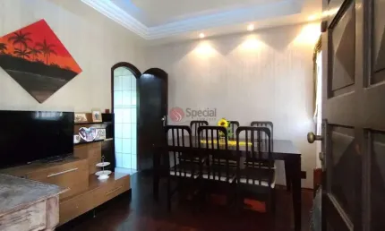 Sobrado à Venda com 4 Quartos e 4 Vagas na Vila Formosa.