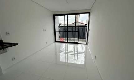 Apartamento no Tatuapé com 1 dormitório, 1 banheiro, ao lado do Metrô Carrão.