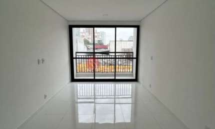 Apartamento no Tatuapé com 1 dormitorio, sala, cozinha,1 banheiro, próximo do Metrô Carrão.