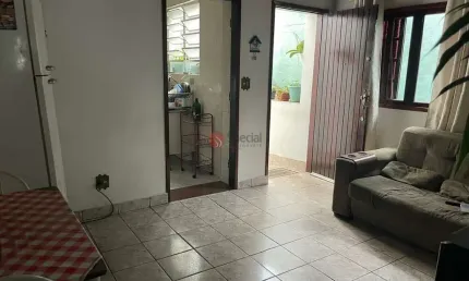 Terreno com 3 casas antigas na vila formosa à venda com 185 metros.