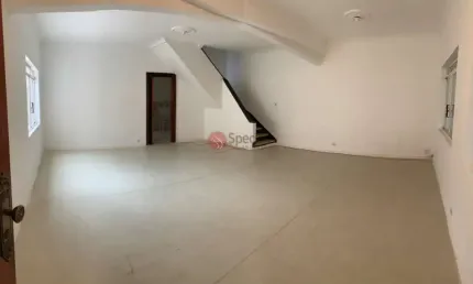 Sobrado para  locação na Penha com 3 quartos, 1 suíte e 5 vagas de garagem.