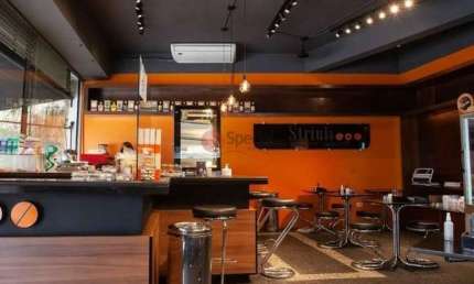 Prédio comercial no Tatuapé com 2 andares, 5 vagas,  130 m².