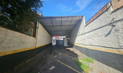 Galpão Moóca, 350,00 metros,1 sala, 1 guarita,02 banheiros, 4 vagas, proximo ao Metro Belem.