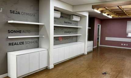 Sala comercial, andar inteiro, 340 m² com 8 vagas. Pronto para ocupar .