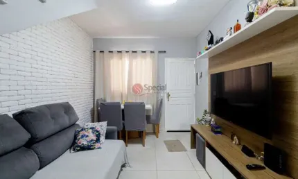 Sobrado de condomínio no Cangaiba, 2 dormitórios e 1 vaga de garagem.