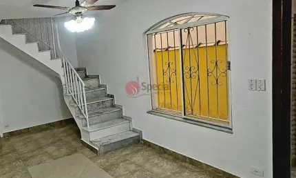 Sobrado com  3 quartos para locação no jardim piqueroby.