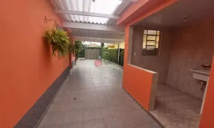 Casa térrea com 3 quartos e 4 vagas no jardim vila formosa.