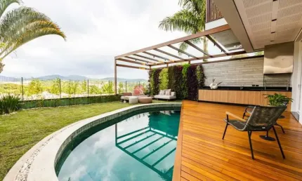 Casa em condomínio aruã eco park 3 suítes e 5 vagas, linda.