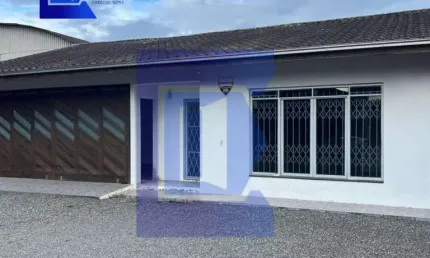 Casa para Locação em Joinville, Floresta, 2 dormitórios, 1 suíte, 1 banheiro, 1 vaga